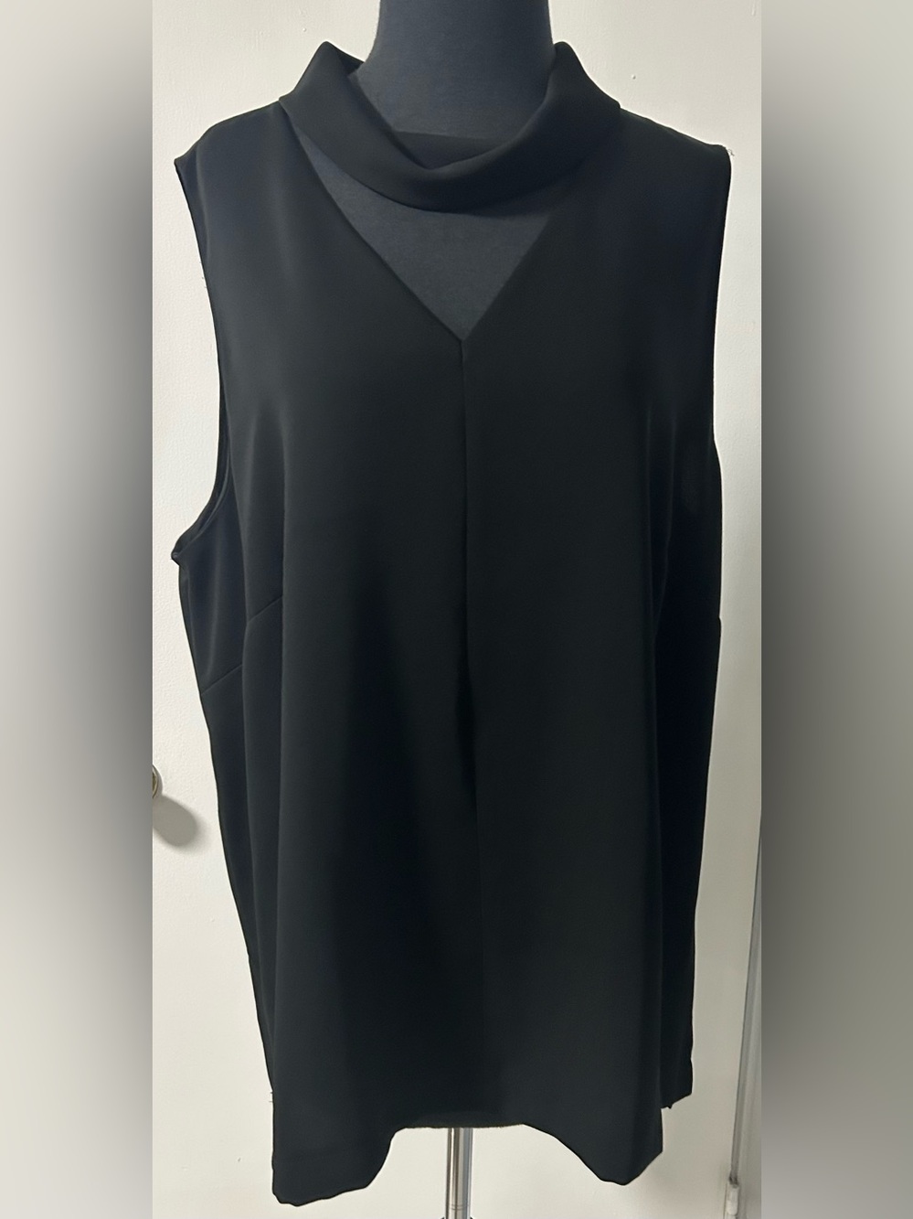 Alfani Black Sleeveless Mock V-Neck Shell